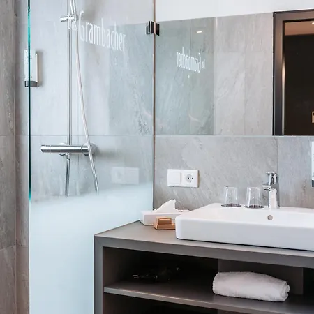 Hotel-restaurant Grambacher I Free Parking I Self Check-in 4*