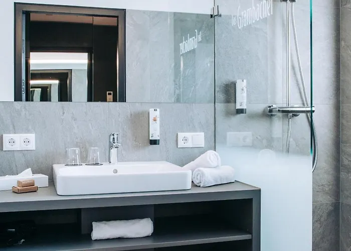 Готель Hotel-restaurant Grambacher I Free Parking I Self Check-in 4*