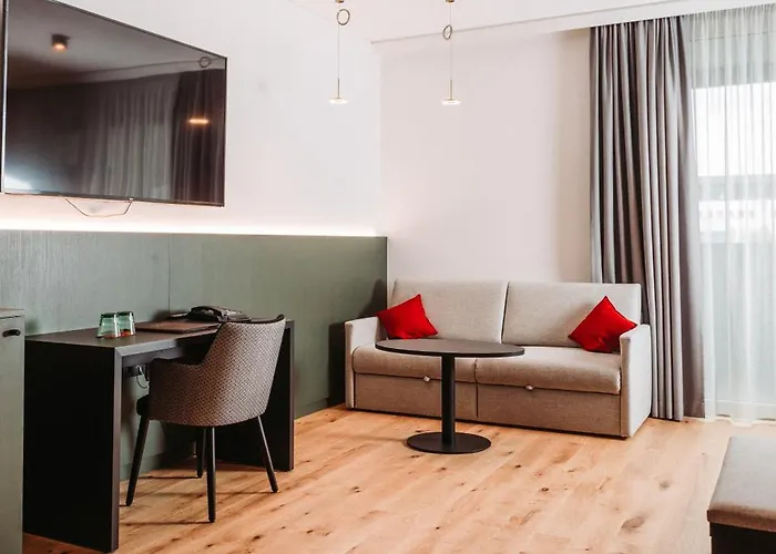 Hotel-restaurant Grambacher I Free Parking I Self Check-in Готель Грац