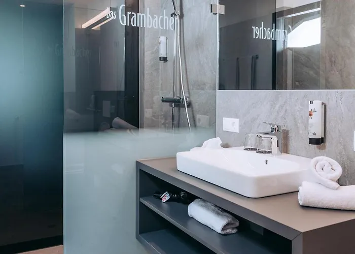 Hotel-restaurant Grambacher I Free Parking I Self Check-in Graz