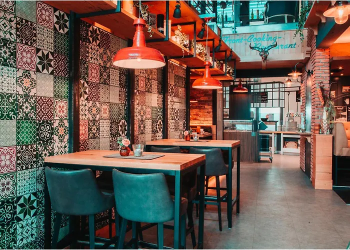 Hotel-restaurant Grambacher I Free Parking I Self Check-in Готель